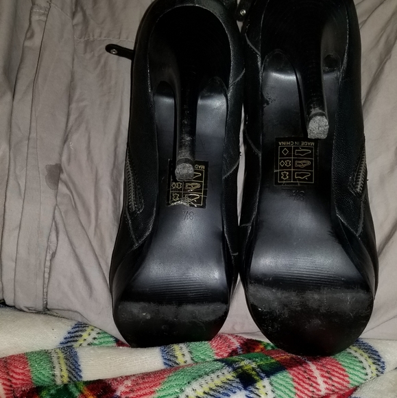 Shoes - Picture 4 of 6